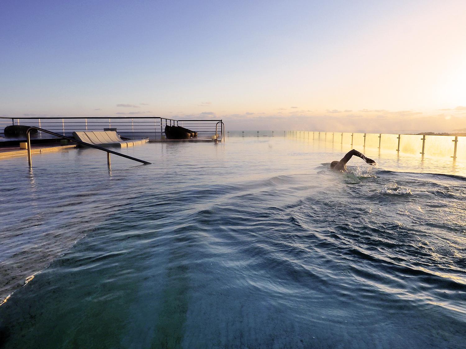 Kensington Jeju Hotel Bagian luar foto The 200m Olympic-sized pool at the National Training Centre, Dunboyne