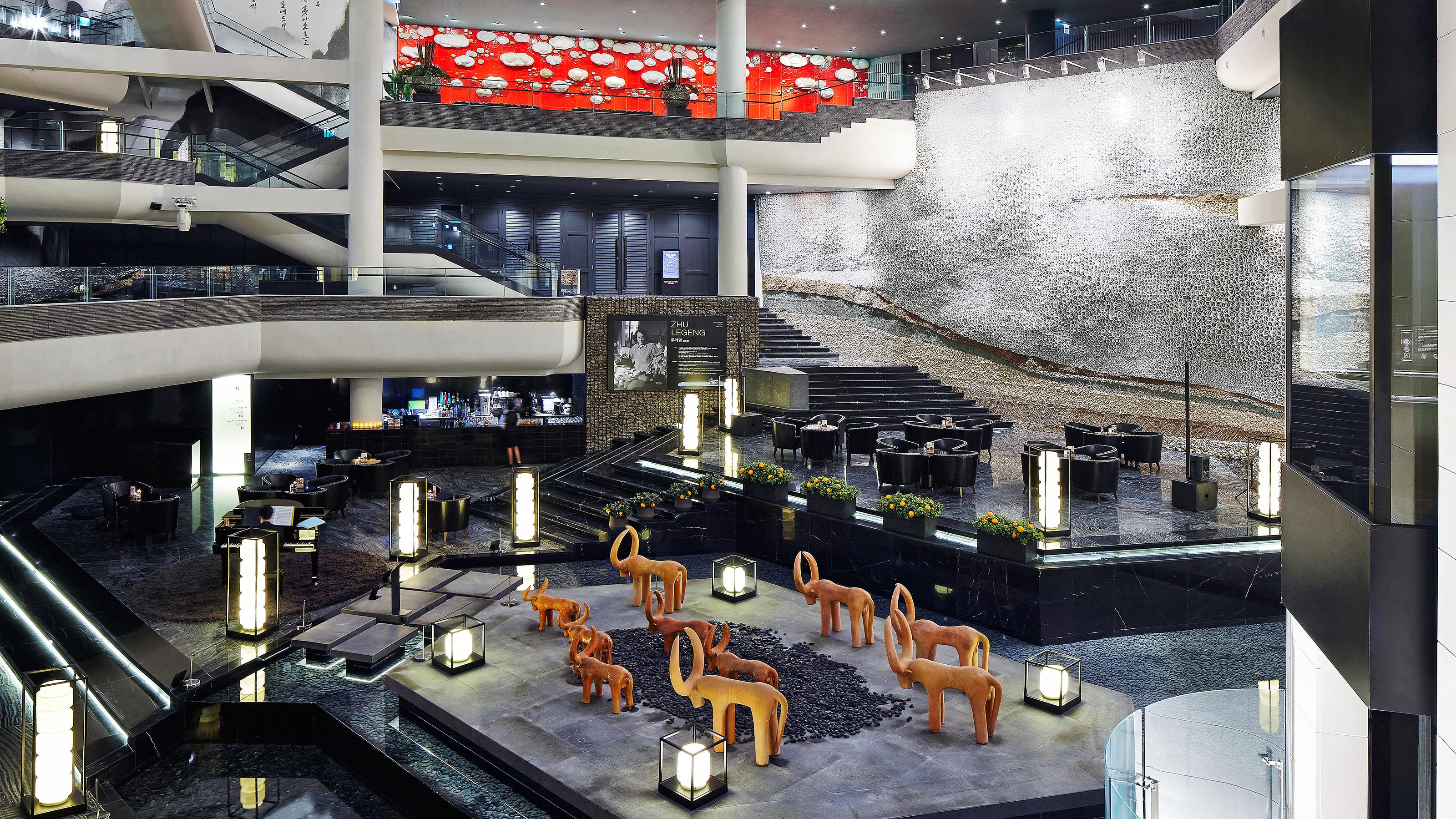 Kensington Jeju Hotel Bagian luar foto The lobby of the hotel