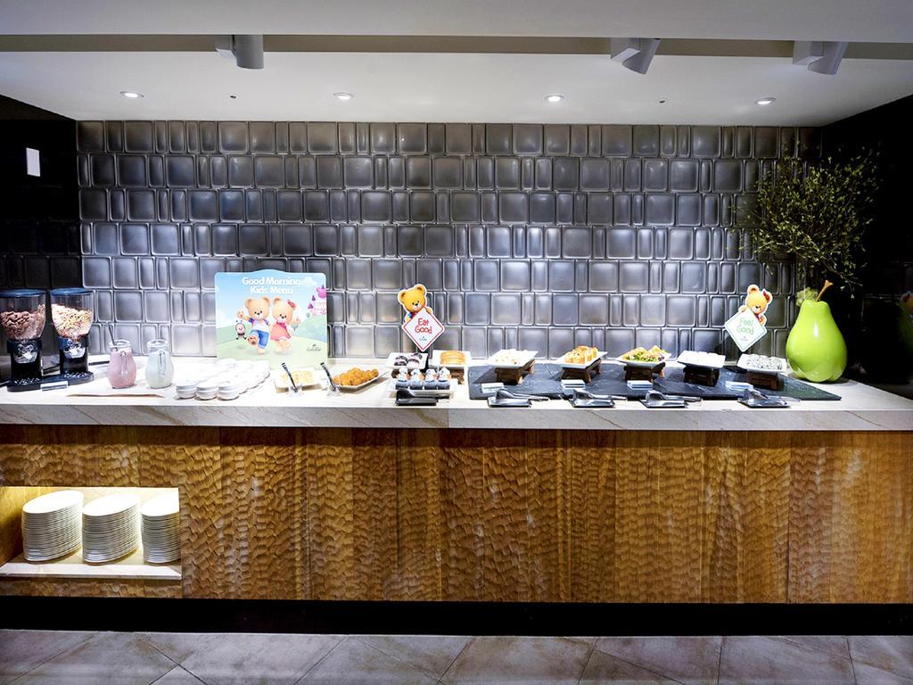 Kensington Jeju Hotel Bagian luar foto The buffet at the lounge