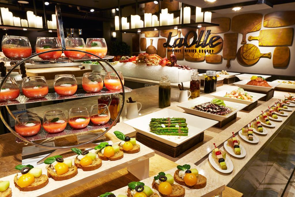 Kensington Jeju Hotel Bagian luar foto A buffet at a hotel
