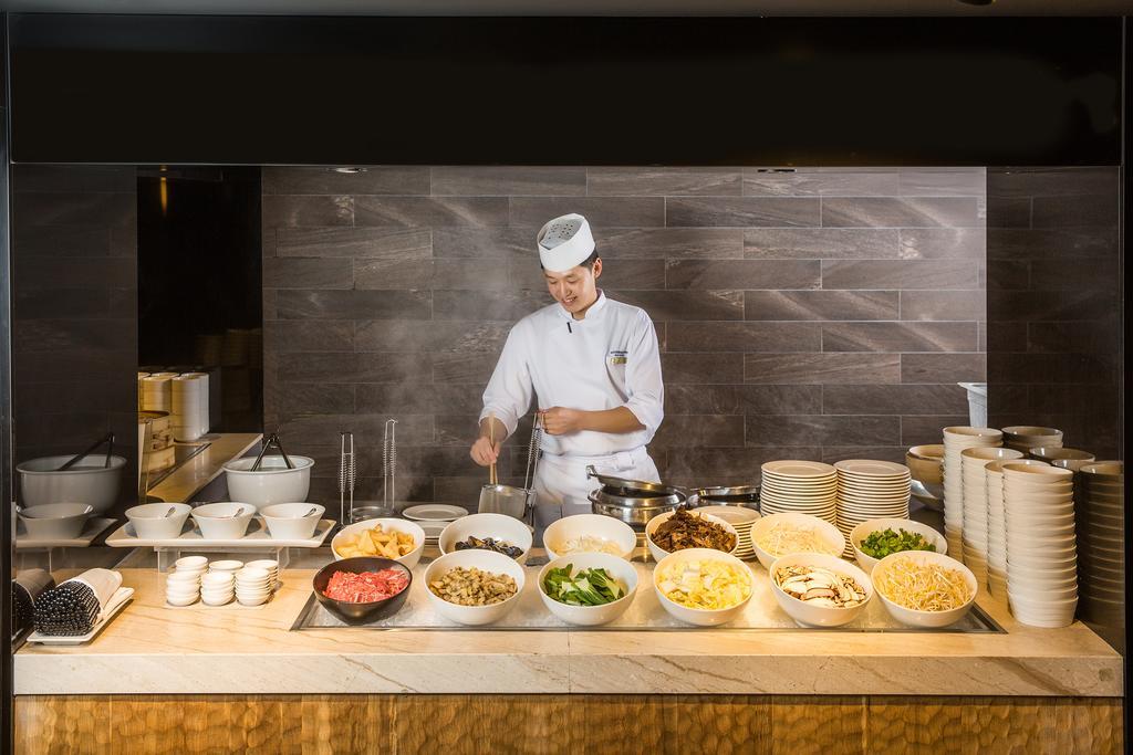 Kensington Jeju Hotel Bagian luar foto A live kitchen at a hotel