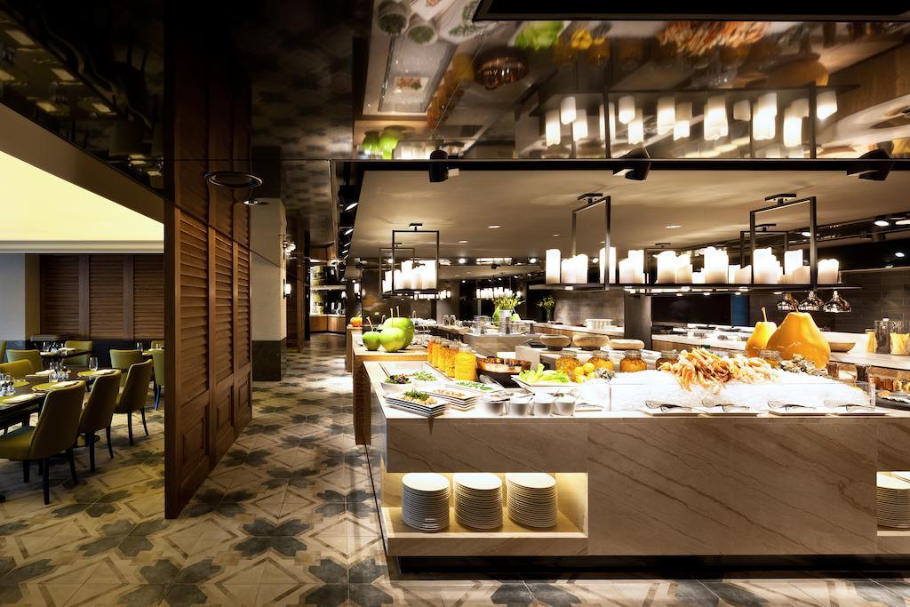 Kensington Jeju Hotel Bagian luar foto The buffet at the restaurant