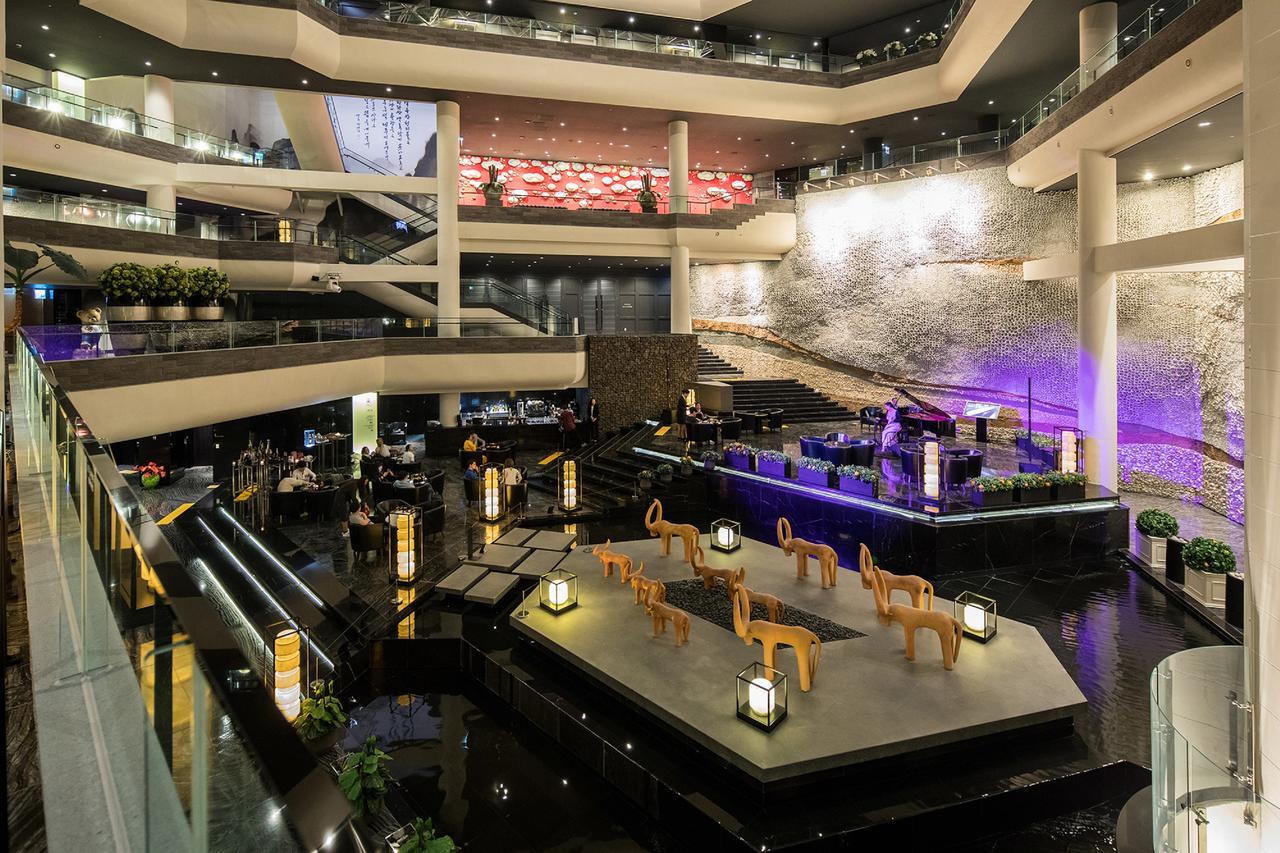 Kensington Jeju Hotel Bagian luar foto The lobby of the hotel