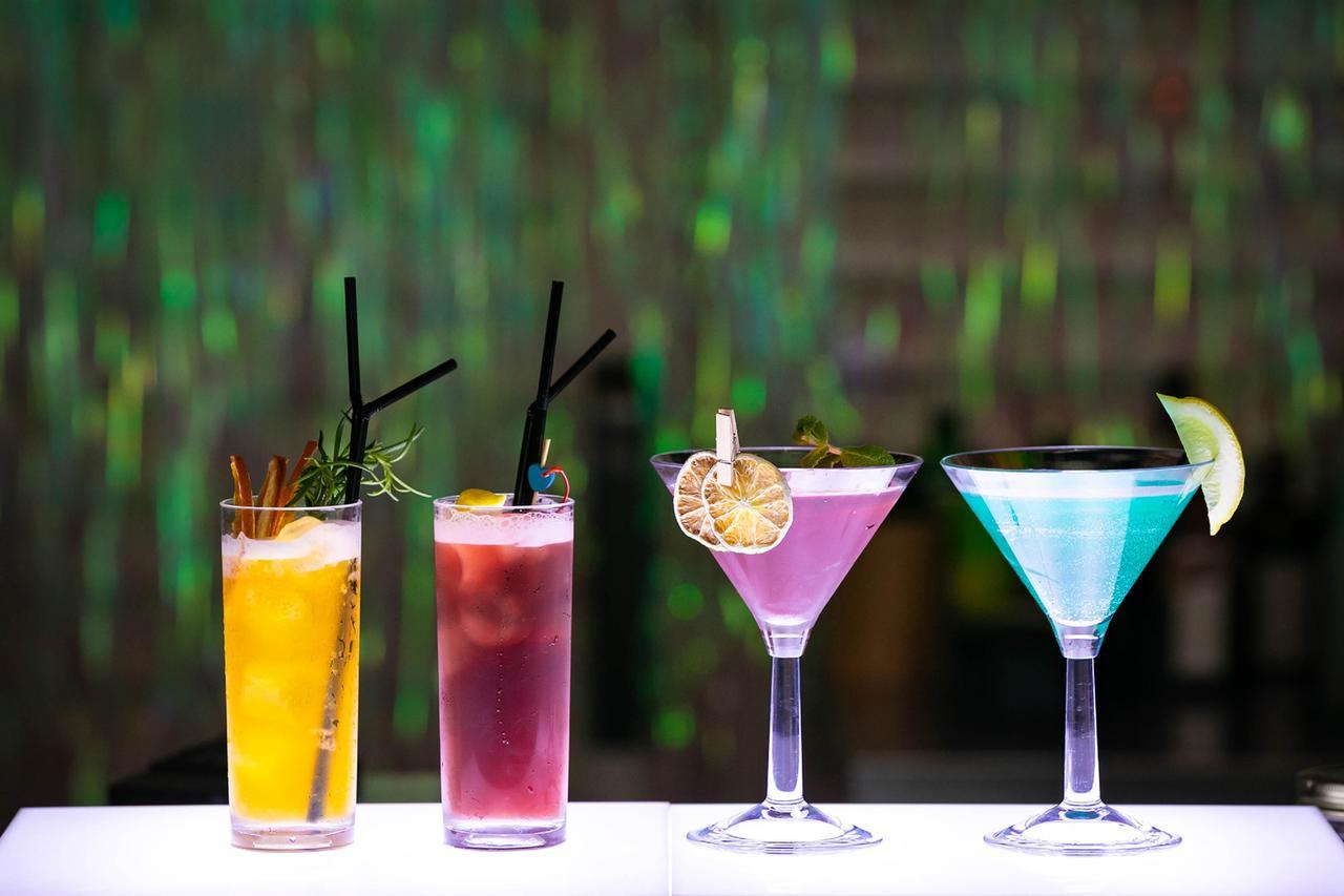 Kensington Jeju Hotel Bagian luar foto A selection of cocktails