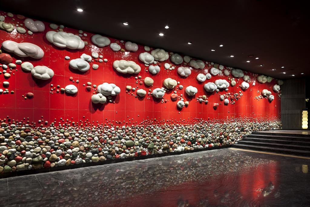 Kensington Jeju Hotel Bagian luar foto The wall of the main hall